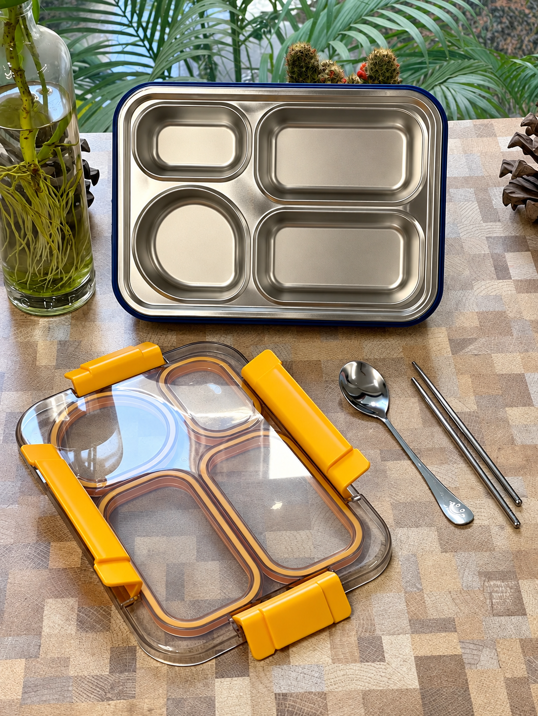 900ml Individually Sealed Stainless Steel Lunch Box, 4-Compartment + Bowl + Cutlery