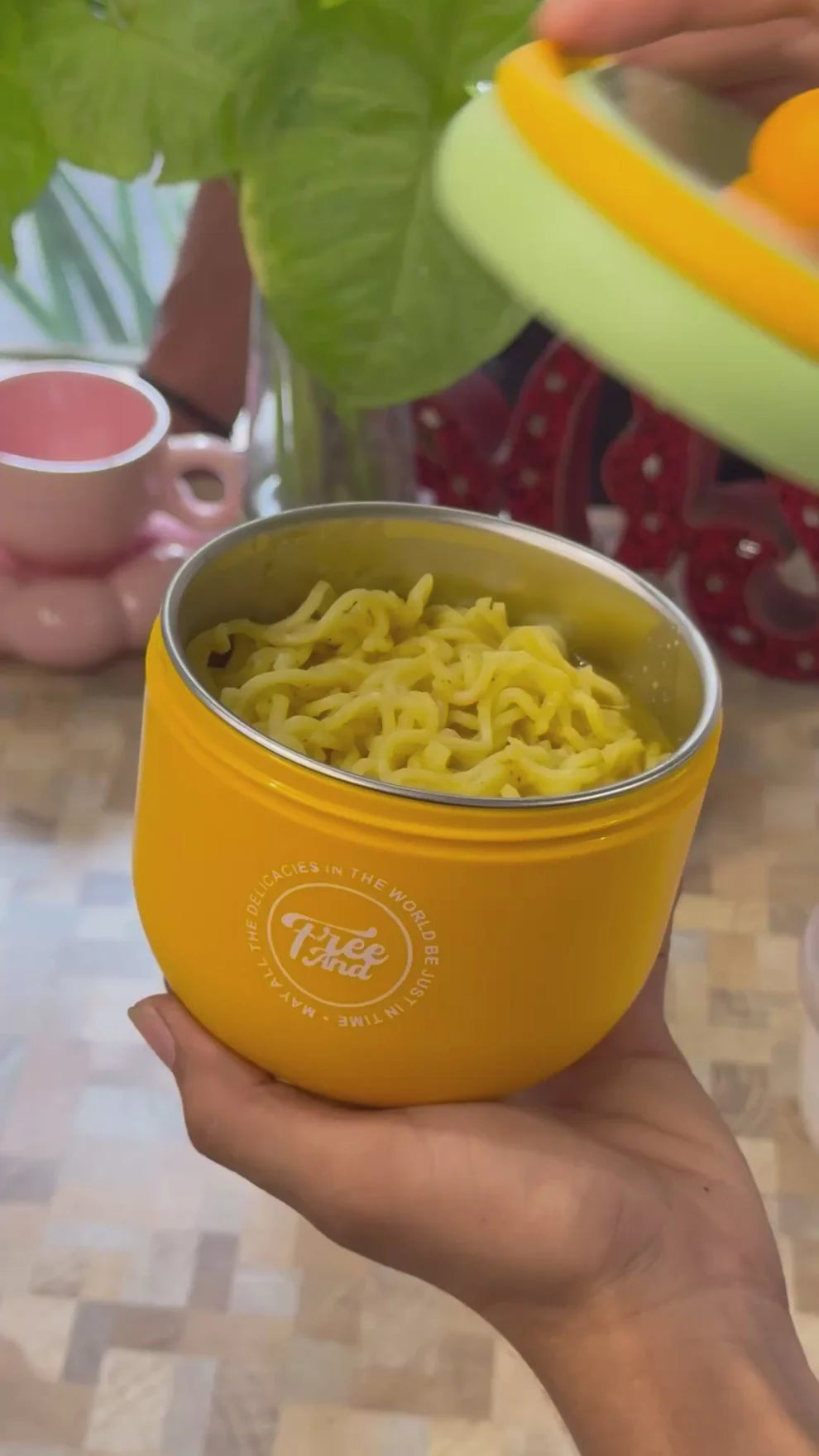 500ml Insulated Pot-Style Lunch Container with Gold Knob "FreeAnd"